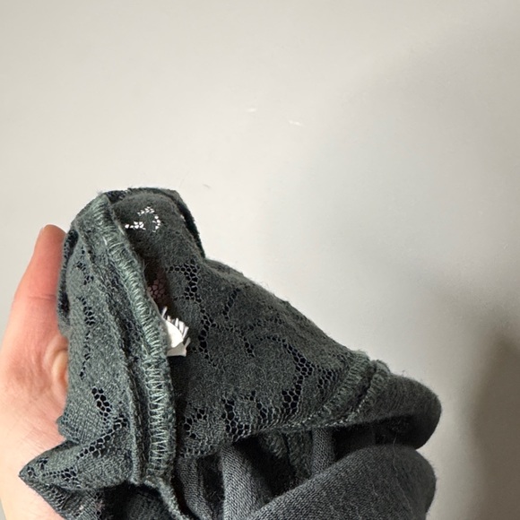 🎉 American Eagle Outfitters Lace Sleeveless Blouse - Dark Olive - Picture 7 of 7